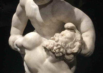 Pompe-Statue-Nimes