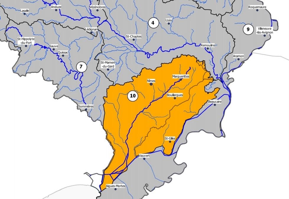 Carte du Gard avec l'ensemble du département en vigilance sécheresse et le secteur Vistre Vistrenque et Costières en vigilance renforcée