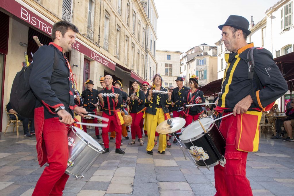 Les penas dans les rues du centre ville de Nîmes pour la Feria 2023