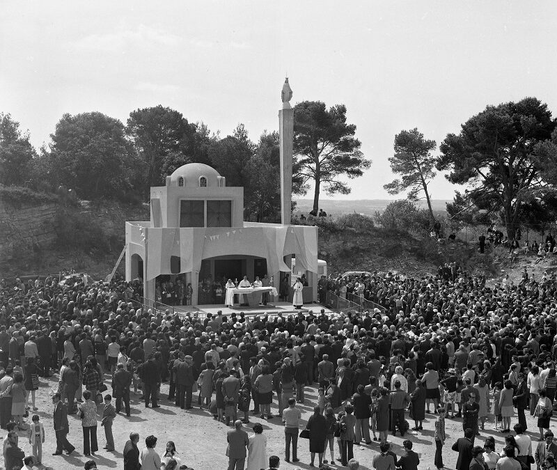 Photo d'un rassemblement des pieds noirs à Santa Cruz Nîmes