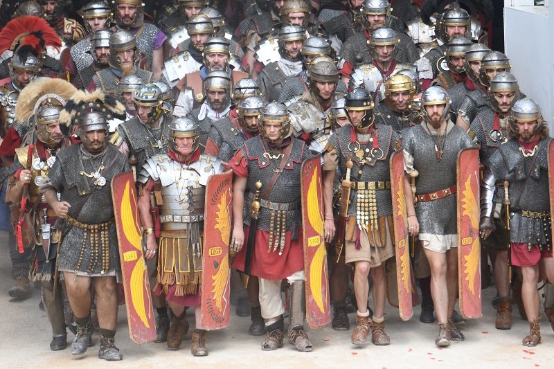 légionnaires romains pour les journées romaines à Nîmes