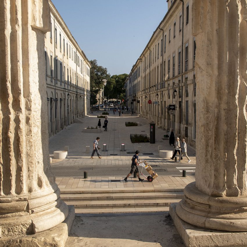 La nouvelle rue Auguste à Nîmes depuis la Maison Carrée.