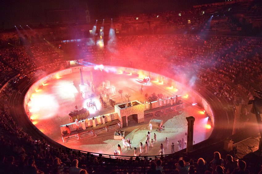 Nîmes : « Arena et les clés du temps », un spectacle total aux Arènes en août