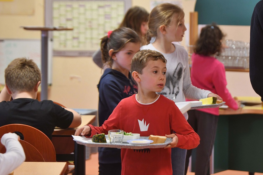 Cantine : la réservation des repas débute ce  mercredi 16 août pour les écoles de Nîmes