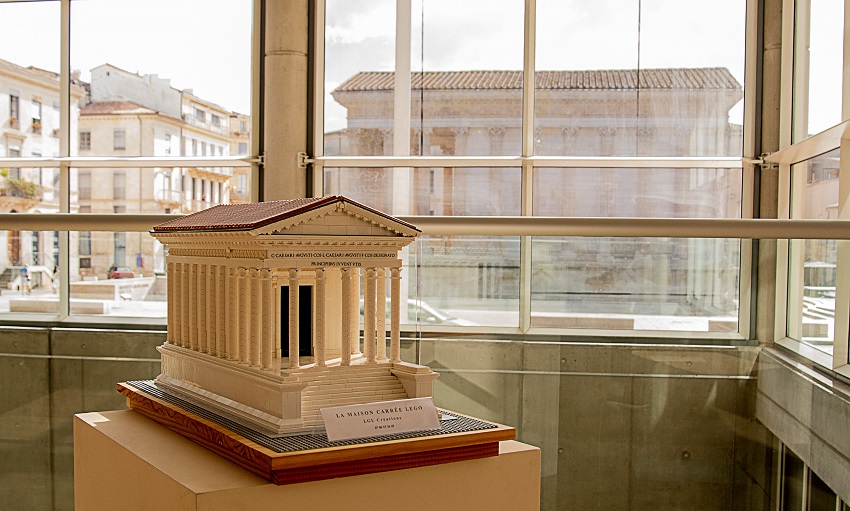 Jérôme Fesquet a déjà réalisé plusieurs "Maison Carrée en lego". l'une d'entre elles est d'ailleurs exposée dans le Hall de Carré d'Art à Nîmes depuis février. 