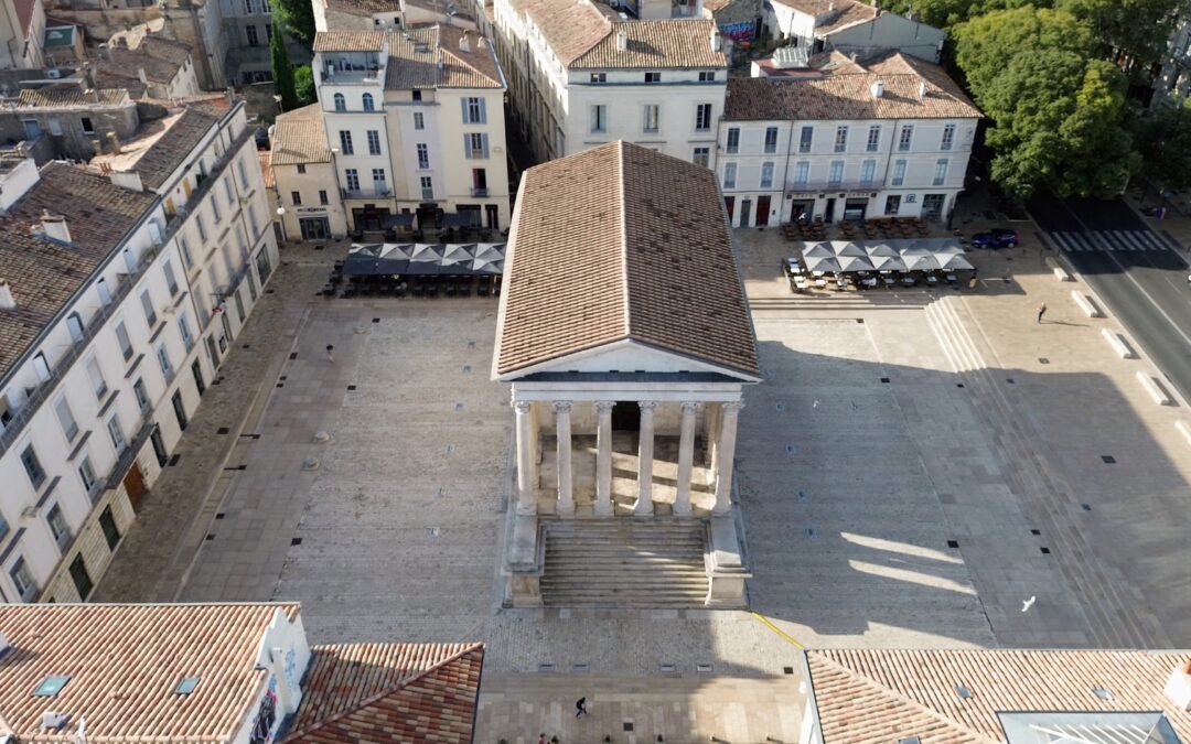 Unesco, J-5 : en vidéo, la Maison Carrée de Nîmes vue du ciel