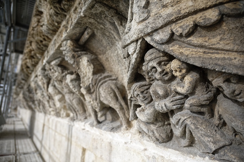 Frise de la cathédrale de Nîmes 