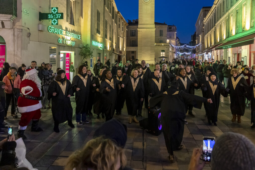 Photo du Gospel qui anime le Centre ville de Nîmes lors des Festivités de Noël 