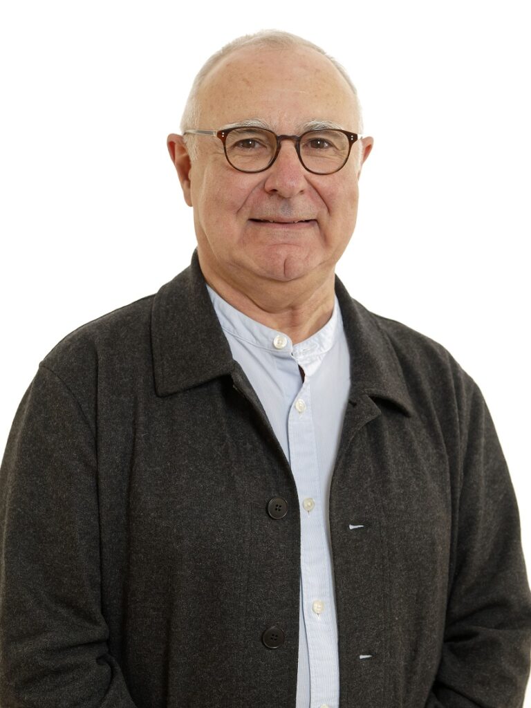 Portrait de Monsieur Frédéric Escojido conseiller municipal d'élégué à l'enseignement supérieur à Nîmes 