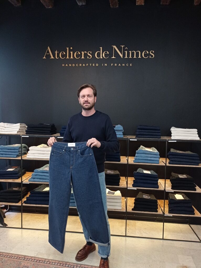 Guillaume Sagot des Ateliers de Nîmes avec ses jeans nîmois. 