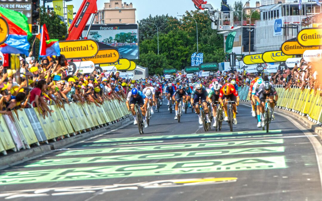 Tour de France :  dans la ferveur populaire, Nîmes confirme son statut de « capitale des sprinteurs »